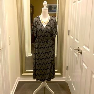 Black And White Geometric Wrap Dress. Very flattering unwrinkable Sz 20W/22W